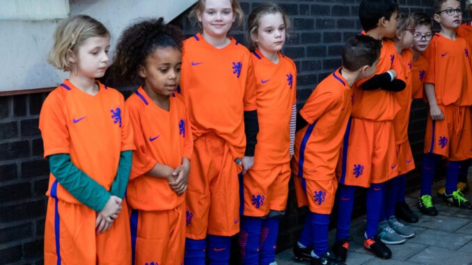 Oranje_dames_mascotte