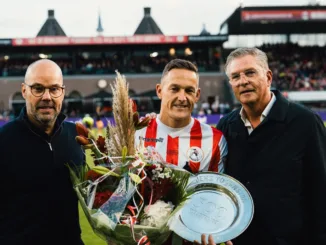 ens Toornstra gehuldigd bij Sparta Rotterdam vanwege zijn 500ste Eredivisiewedstrijd