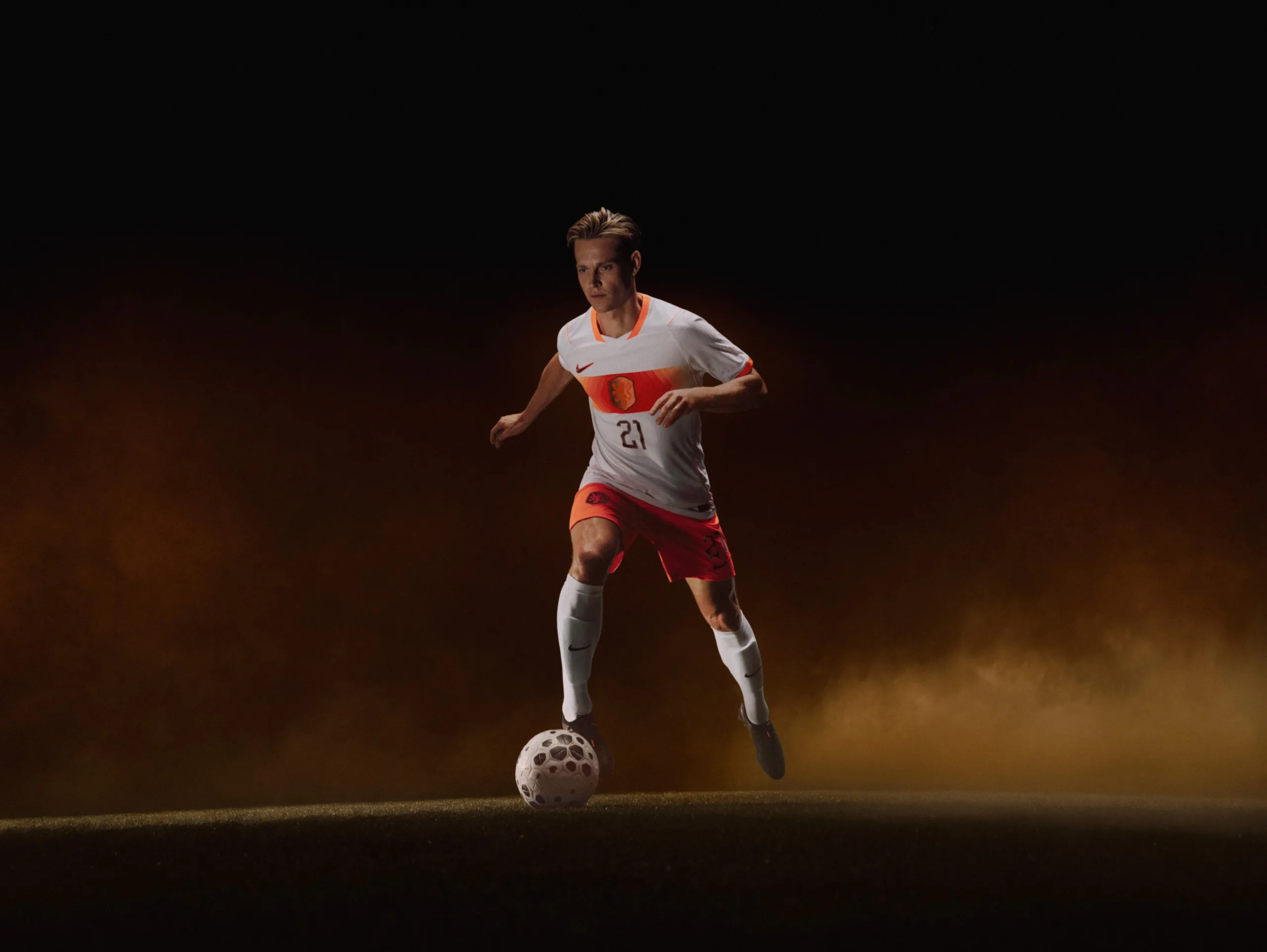 frenk de jong wit oranje shirt